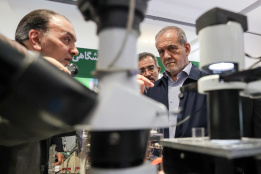 بازدید رئیس جمهور از دستاوردهای پژوهشگاه ملی سرطان جهاددانشگاهی