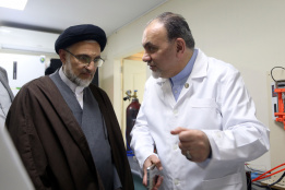 بازدید رئیس سازمان اوقاف و امور خیریه از پژوهشگاه ملی سرطان