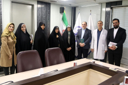 بازدید خانم دکتر زهرا سادات مشیر عضو ستاد ملی زن و خانواده از کلینیک فوق‌تخصصی پژوهشگاه ملی سرطان