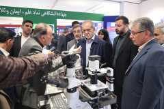 بازدید رئیس جمهور از دستاوردهای پژوهشگاه ملی سرطان جهاددانشگاهی