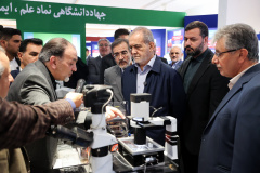 بازدید رئیس جمهور از دستاوردهای پژوهشگاه ملی سرطان جهاددانشگاهی