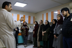 بازدید جمعی از اعضای هیات علمی و دانشجویان مقطع کارشناسی ارشد و دکتری دانشکده بیوتکنولوژی دانشگاه تهران از پژوهشگاه ملی سرطانِ جهاددانشگاهی