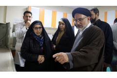 بازدید رئیس سازمان اوقاف و امور خیریه از پژوهشگاه ملی سرطان