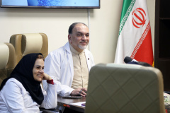 بازدید جمعی از نخبگان علمی جوان و دارندگان مدال‌های المپیادی کشوری از پژوهشگاه ملی سرطان جهاد دانشگاهی