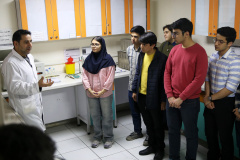 بازدید جمعی از نخبگان علمی جوان و دارندگان مدال‌های المپیادی کشوری از پژوهشگاه ملی سرطان جهاد دانشگاهی