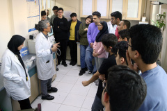 بازدید جمعی از نخبگان علمی جوان و دارندگان مدال‌های المپیادی کشوری از پژوهشگاه ملی سرطان جهاد دانشگاهی