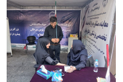 قابی از عزاداران امام شهید در موکب سلامت پژوهشگاه ملی سرطان