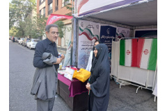 قابی از عزاداران امام شهید در موکب سلامت پژوهشگاه ملی سرطان