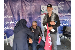 قابی از عزاداران امام شهید در موکب سلامت پژوهشگاه ملی سرطان