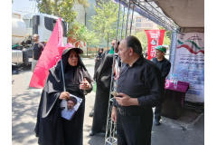 قابی از عزاداران امام شهید در موکب سلامت پژوهشگاه ملی سرطان