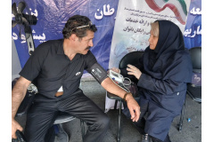 قابی از عزاداران امام شهید در موکب سلامت پژوهشگاه ملی سرطان