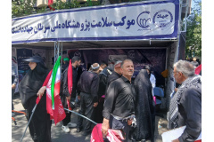 قابی از عزاداران امام شهید در موکب سلامت پژوهشگاه ملی سرطان
